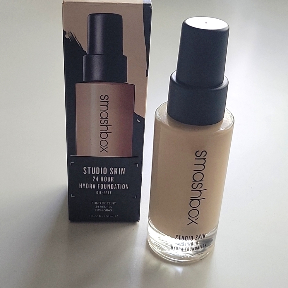 NIB SMASHBOX STUDIO SKIN 24 HOUR HYDRA FOUNDATION Shade 1.05